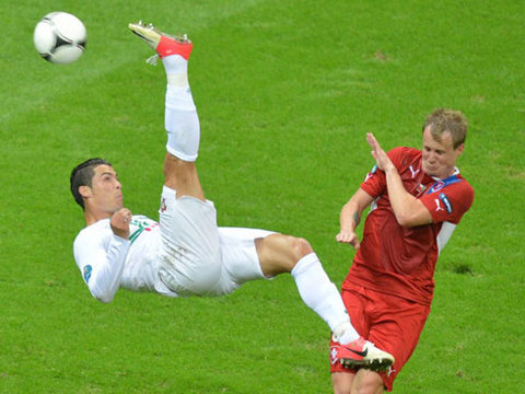 Ronaldo-v-Czech-1340703398_480x0.jpg